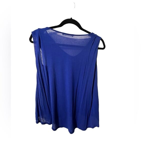 New blue sleeveless high low top - Picture 3 of 3